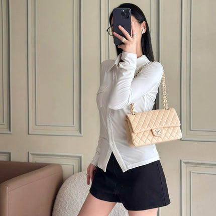 CHANEL 25S CLASSIC FLAP BAG 25 CM IN LIGHT BEIGE LAMBSKIN WITH GOLD HARDWARE