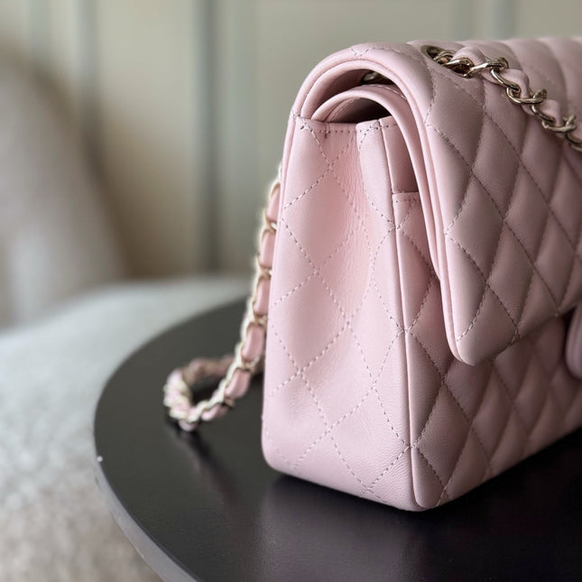 CHANEL 25S CLASSIC FLAP BAG 25 CM IN LIGHT PINK LAMBSKIN WITH GOLD HARDWARE