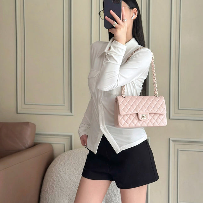 CHANEL 25S CLASSIC FLAP BAG 25 CM IN LIGHT PINK LAMBSKIN WITH GOLD HARDWARE