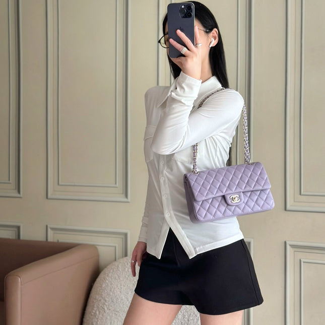 CHANEL 25S CLASSIC FLAP BAG 25 CM IN LIGHT PURPLE LAMBSKIN WITH GOLD HARDWARE