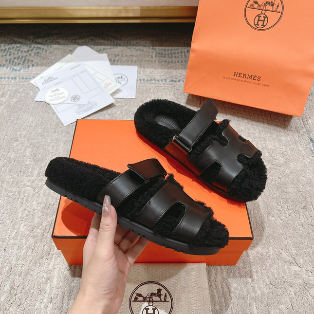 CHYPRE SANDAL IN BLACK SHEARLING AND CALFSKIN