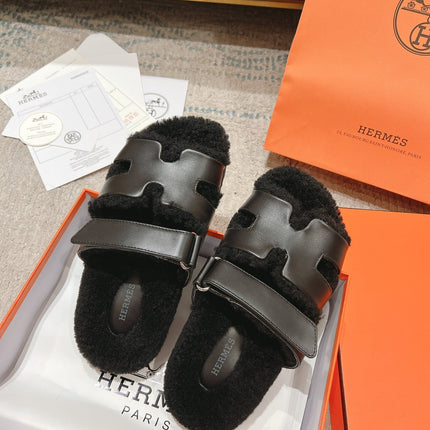 CHYPRE SANDAL IN BLACK SHEARLING AND CALFSKIN