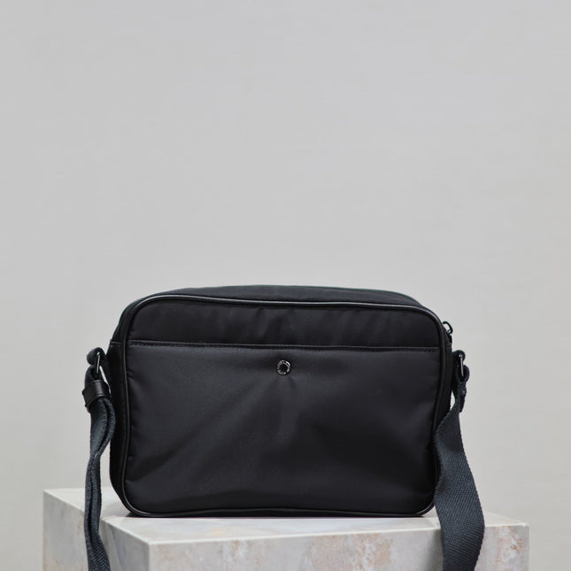 CITY CAMERA BAG 24 IN BLACK ECONYL