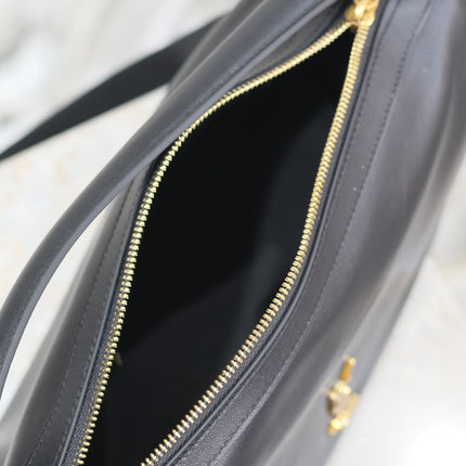 CAMERA SUPPLE BAG 28 IN BLACK SMOOTH LAMBSKIN GOLD HARDWARE