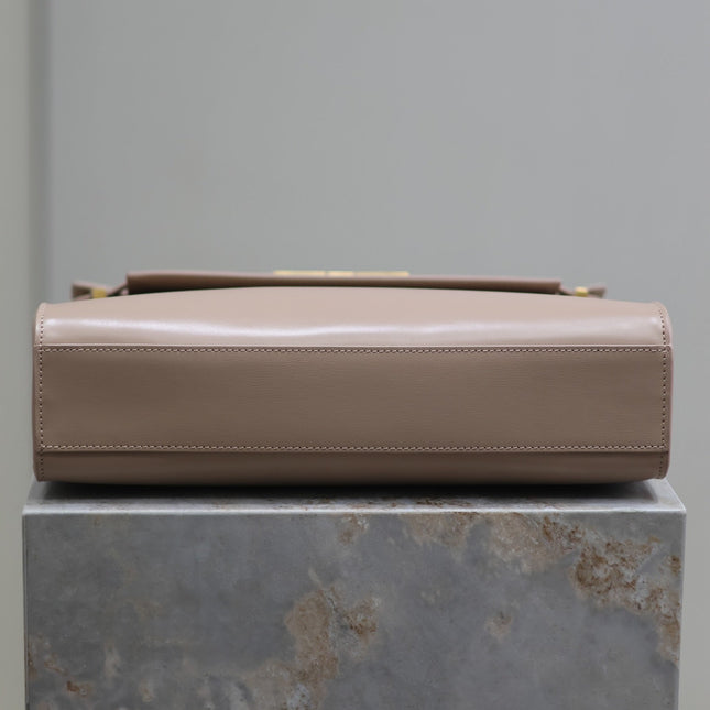 MANHATTAN MEDIUM 29 IN DARK BEIGE SMOOTH CALFSKIN GOLD BUCKLE