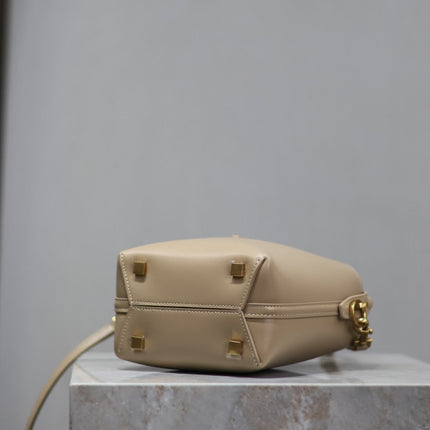 YSL 25S LE 37 BUCKET 15 IN BEIGE CALFSKIN GOLD HARDWRE
