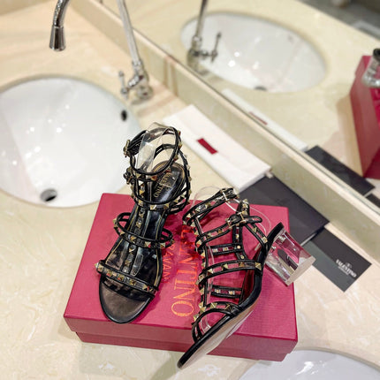 ROCKSTUD SANDAL WITH STRAP IN BLACK CALFSKIN 60 MM