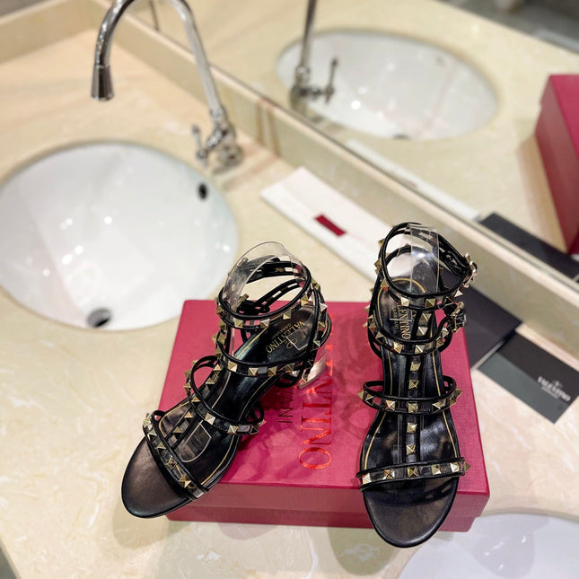 ROCKSTUD SANDAL WITH STRAP IN BLACK CALFSKIN 60 MM