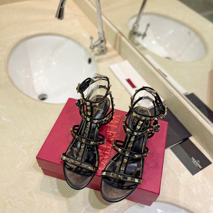 ROCKSTUD SANDAL WITH STRAP IN BLACK CALFSKIN 60 MM
