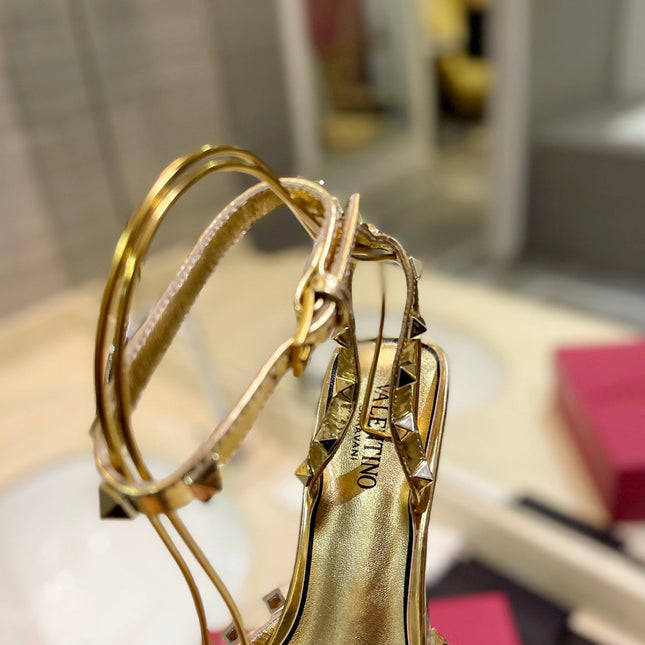ROCKSTUD SLINGBACK IN GOLD CALFSKIN 50MM