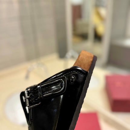 FUSSFRIEND BLACK PATENT CALFSKIN LEATHER SABOT