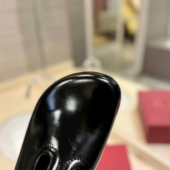 FUSSFRIEND BLACK PATENT CALFSKIN LEATHER SABOT