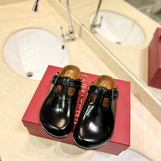 FUSSFRIEND BLACK PATENT CALFSKIN LEATHER SABOT