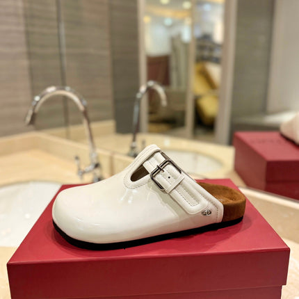 FUSSFRIEND WHITE PATENT CALFSKIN LEATHER SABOT