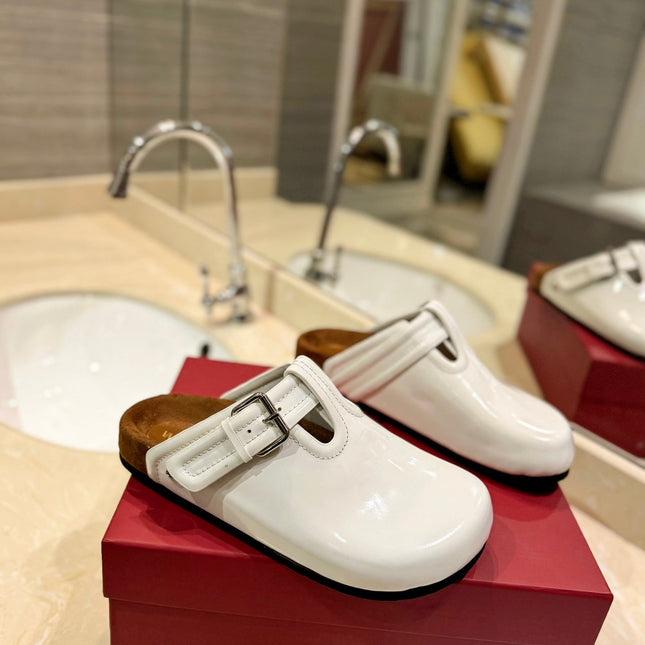 FUSSFRIEND WHITE PATENT CALFSKIN LEATHER SABOT