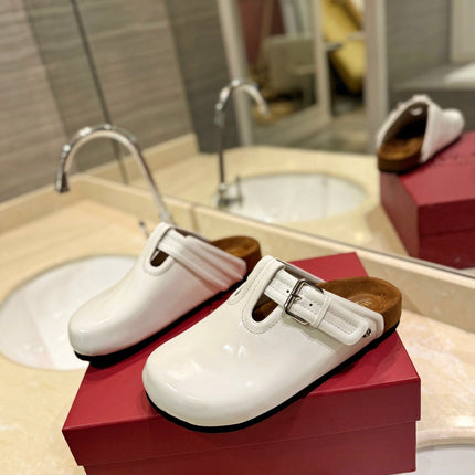 FUSSFRIEND WHITE PATENT CALFSKIN LEATHER SABOT