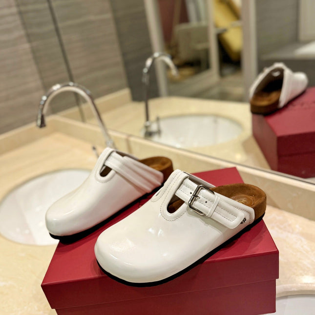 FUSSFRIEND WHITE PATENT CALFSKIN LEATHER SABOT