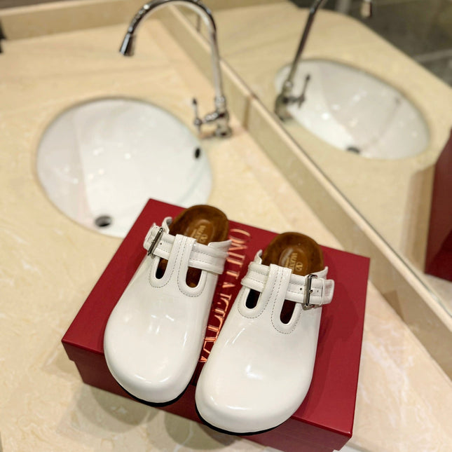 FUSSFRIEND WHITE PATENT CALFSKIN LEATHER SABOT