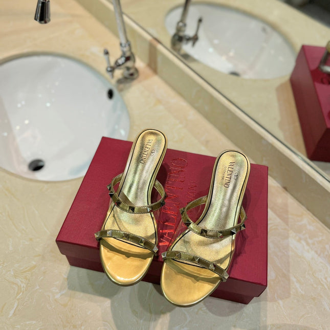 ROCKSTUD MULE SANDALS IN GOLD CALFSKIN AND TRANSPARENT PVC FILM