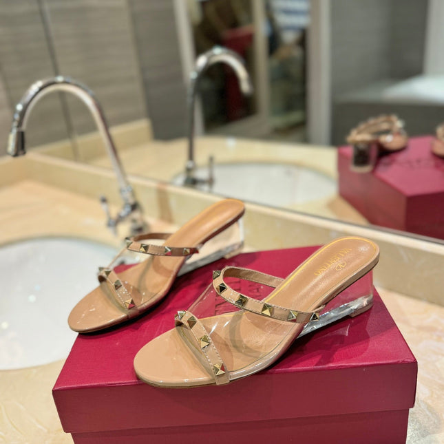 ROCKSTUD MULE SANDALS IN CAMEL BROWN CALFSKIN AND TRANSPARENT PVC FILM