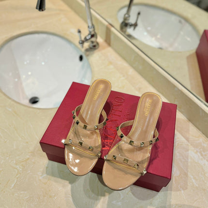 ROCKSTUD MULE SANDALS IN CAMEL BROWN CALFSKIN AND TRANSPARENT PVC FILM