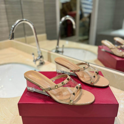 ROCKSTUD MULE SANDALS IN CAMEL BROWN CALFSKIN AND TRANSPARENT PVC FILM