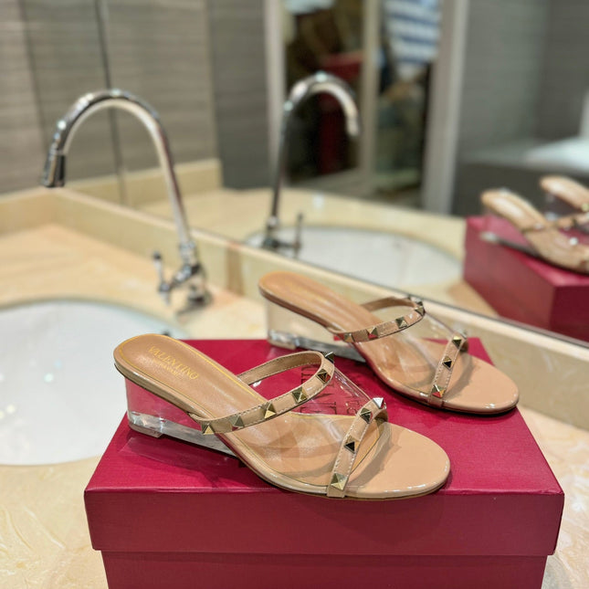 ROCKSTUD MULE SANDALS IN CAMEL BROWN CALFSKIN AND TRANSPARENT PVC FILM