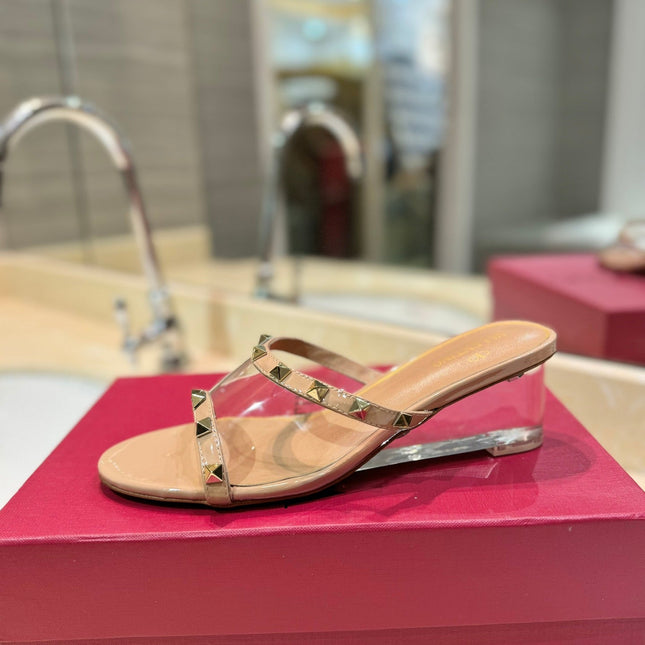 ROCKSTUD MULE SANDALS IN CAMEL BROWN CALFSKIN AND TRANSPARENT PVC FILM
