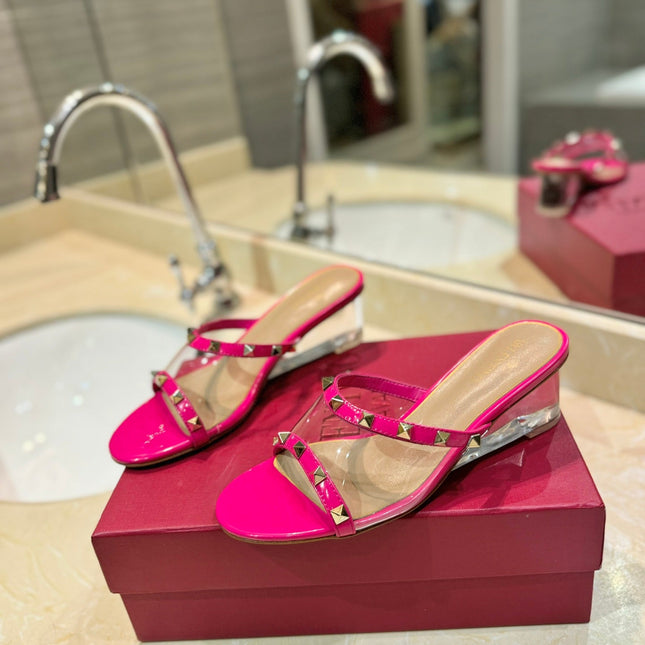 ROCKSTUD MULE SANDALS IN BRIGHT PINK CALFSKIN AND TRANSPARENT PVC FILM
