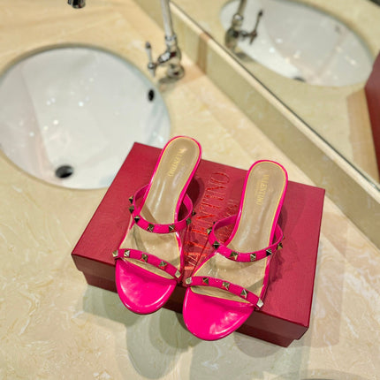 ROCKSTUD MULE SANDALS IN BRIGHT PINK CALFSKIN AND TRANSPARENT PVC FILM