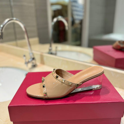 ROCKSTUD MULE SANDALS WITH TRANSPARENT HEEL IN SAND BROWN CALFSKIN