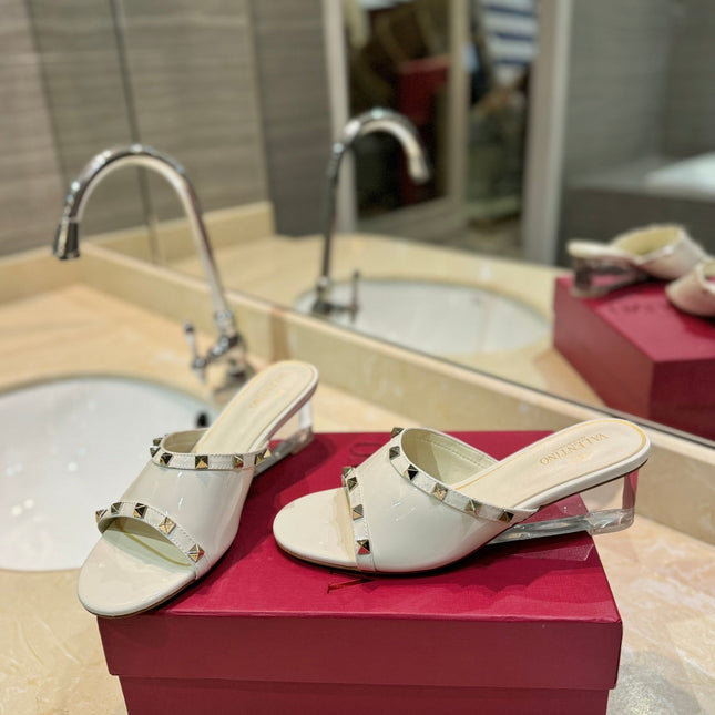 ROCKSTUD MULE SANDALS WITH TRANSPARENT HEEL IN WHITE CALFSKIN