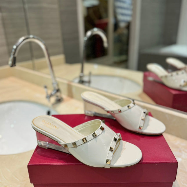 ROCKSTUD MULE SANDALS WITH TRANSPARENT HEEL IN WHITE CALFSKIN