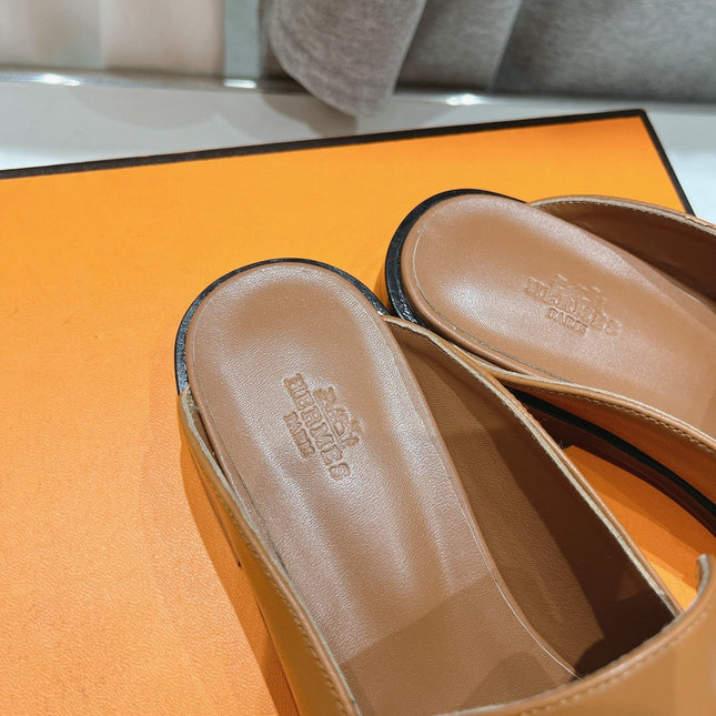 IOTA MULE CARAMEL CALFSKIN