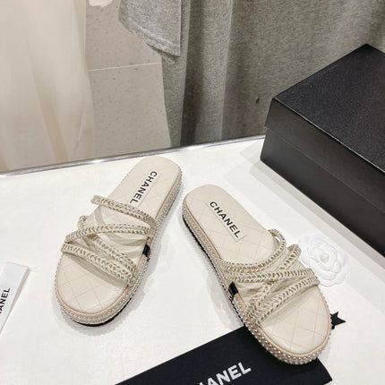 WOVEN STRAP SLIPPERS IN WHITE LAMBSKIN