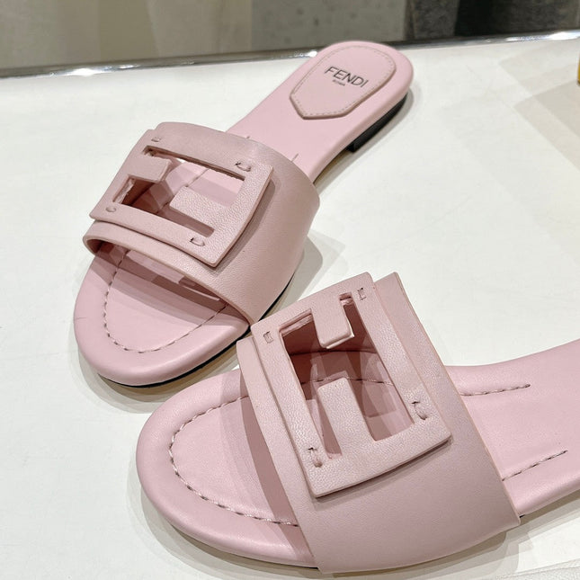 FENDI BAGUETTE SLIDES IN LIGHT PINK LAMBSKIN