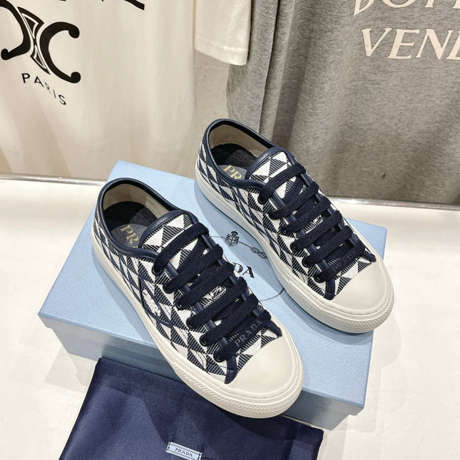 PRA PRINTED COTTON SNEAKERS WHITE AND BLACK TRIANGLE CANVAS