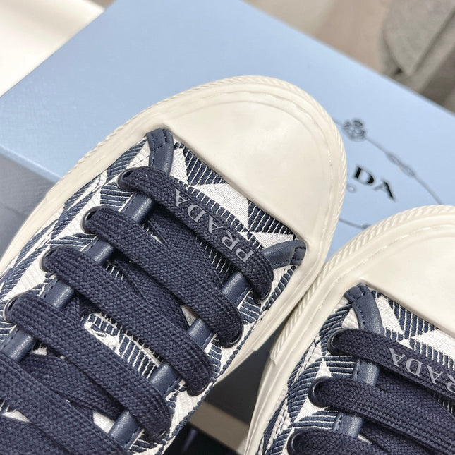 PRA PRINTED COTTON SNEAKERS WHITE AND BLACK TRIANGLE CANVAS