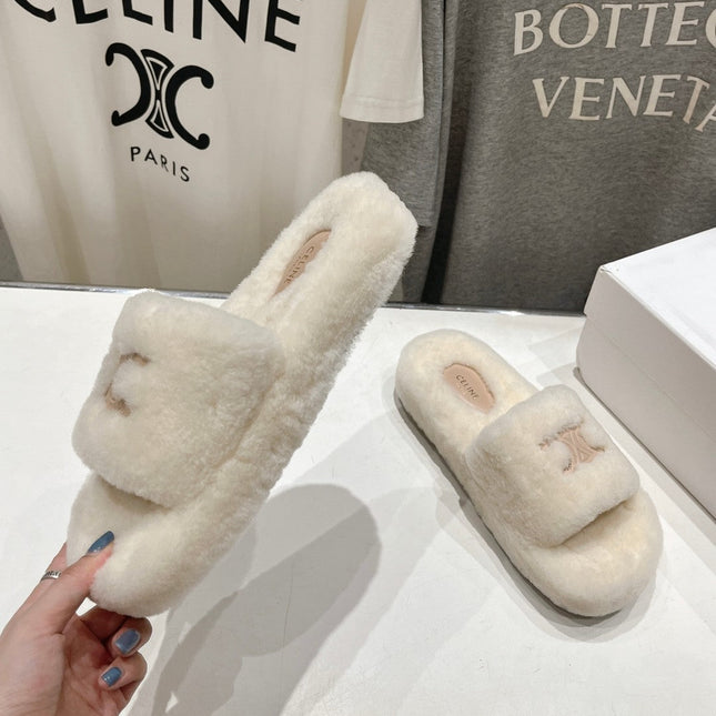 THICK-SOLED SLIPPER IN WHITE LAMB FUR