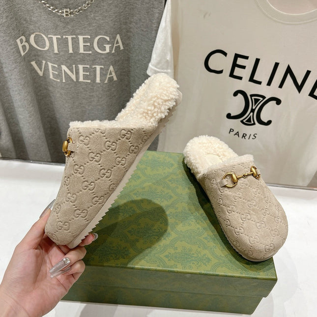 HORSEBIT MULE IN BEIGE EMBOSSED SUEDE AND FLEECE LINING