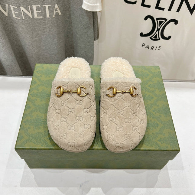 HORSEBIT MULE IN BEIGE EMBOSSED SUEDE AND FLEECE LINING