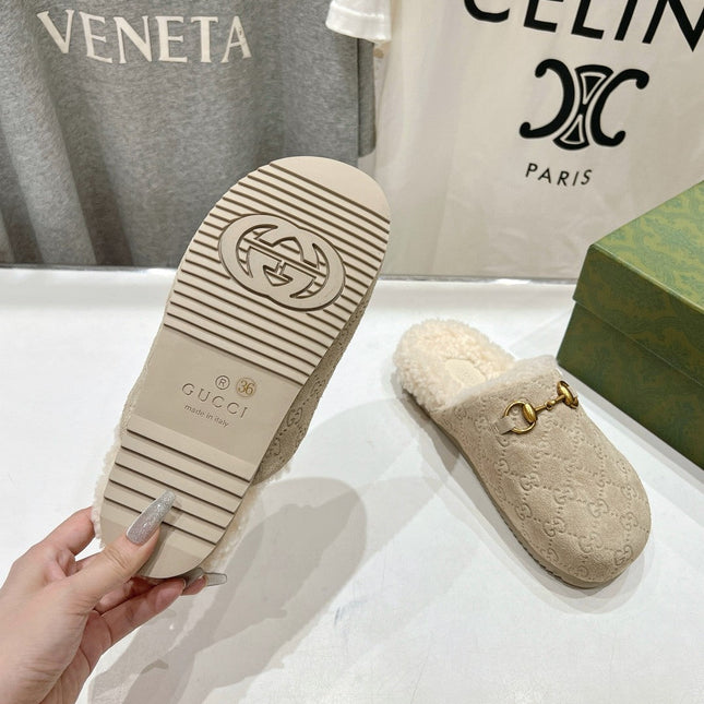 HORSEBIT MULE IN BEIGE EMBOSSED SUEDE AND FLEECE LINING