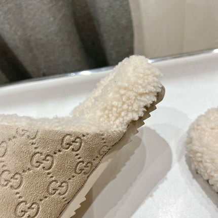 HORSEBIT MULE IN BEIGE EMBOSSED SUEDE AND FLEECE LINING