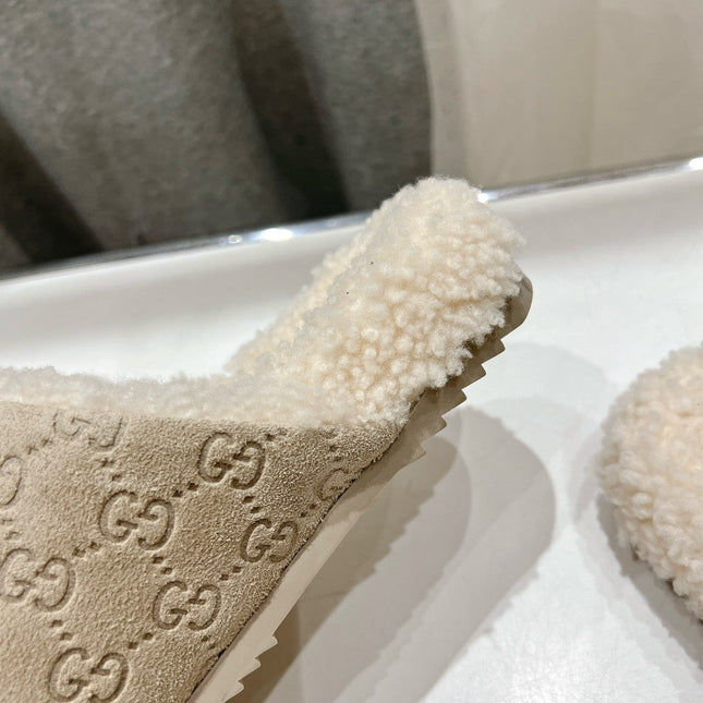 HORSEBIT MULE IN BEIGE EMBOSSED SUEDE AND FLEECE LINING