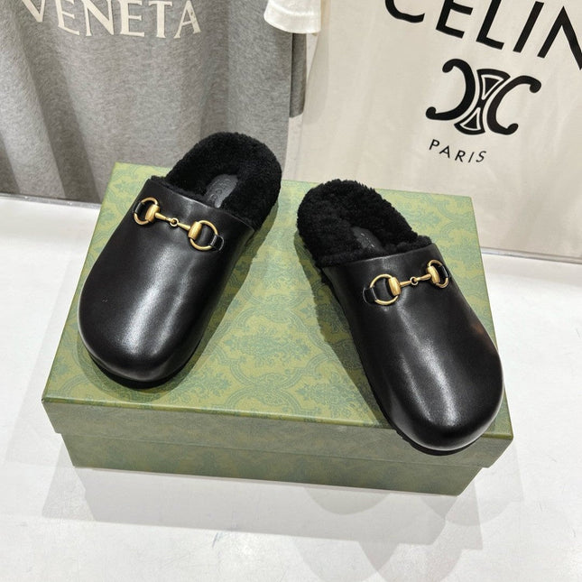 HORSEBIT MULE IN BLACK CALFSKIN AND FLEECE LINING