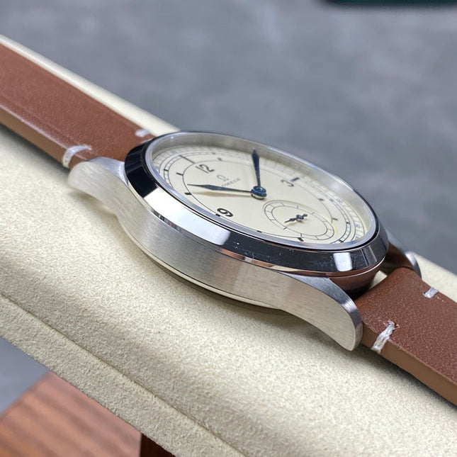 SPECIALITIES CK 859 WATCH SILVER CASE WITH CARAMEL BROWN LEATHER STRAP