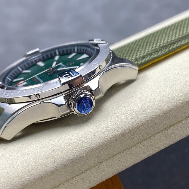 AVENGER AUTOMATIC 42 STEEL CASE GREEN NYLON STRAP