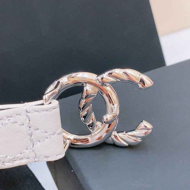 DOUBLE C BELT 20MM IN WHITE CALFSKIN WITH QUILTED STITCHING SPIRAL SILVER BUCKLE