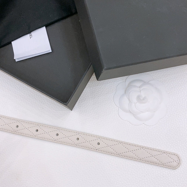 DOUBLE C BELT 20MM IN WHITE CALFSKIN WITH QUILTED STITCHING SPIRAL GOLD BUCKLE