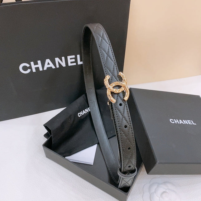 DOUBLE C BELT 20MM IN BLACK CALFSKIN WITH QUILTED STITCHING AND SPIRAL GOLD BUCKLE